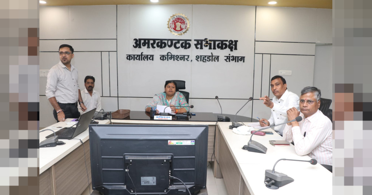 कमिश्नर ने शहडोल संभाग के दूर-दराज क्षेत्रो से आए लोगो की जनसुनवाई की