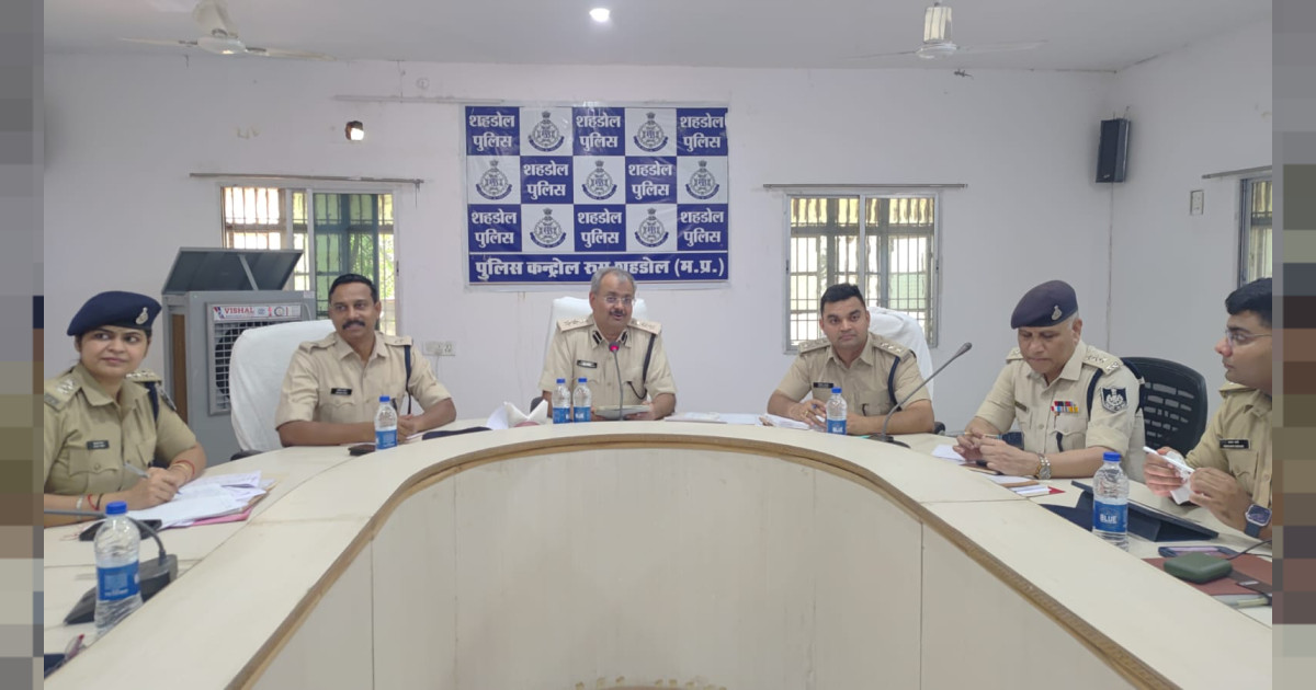 पुलिस अधीक्षक ने लंबित प्रकरणों एवं पुलिस कार्यों की समीक्षा की, दिए आवष्यक निर्देष