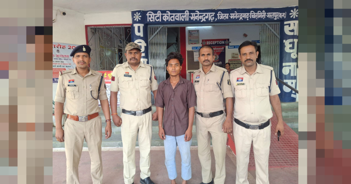 CSC सेंटर में छत तोड़कर चोरी करने वाले दो आरोपी गिरफ्तार, चोरी के पैसों से खरीदे मोबाइल बरामद