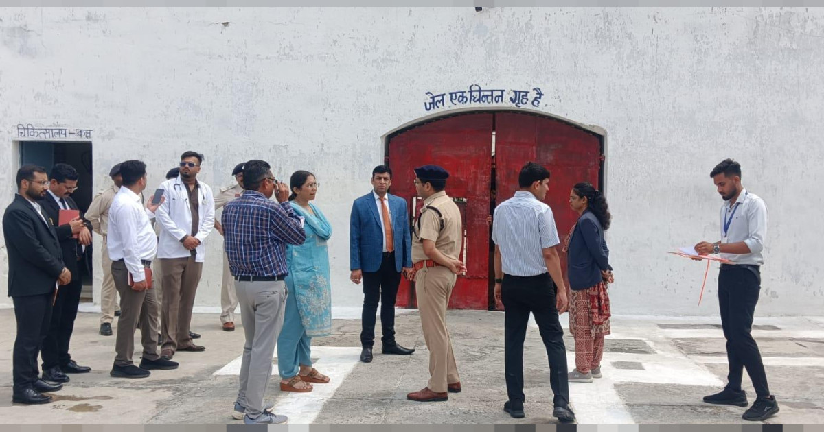 प्रधान जिला एवं सत्र न्यायाधीश, कलेक्टर एवं पुलिस अधीक्षक द्वारा जिला जेल बैकुण्ठपुर का तिमाही निरीक्षण