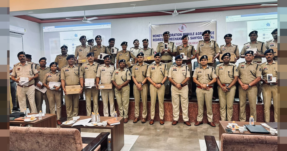 विवेचकों को घटना स्थल से सीधे डिजिटल साक्ष्य करने के लिए पुलिस मुख्यालय द्वारा 208 MDT (Mobile data terminal) डिवाइस प्रदान किए गए ।