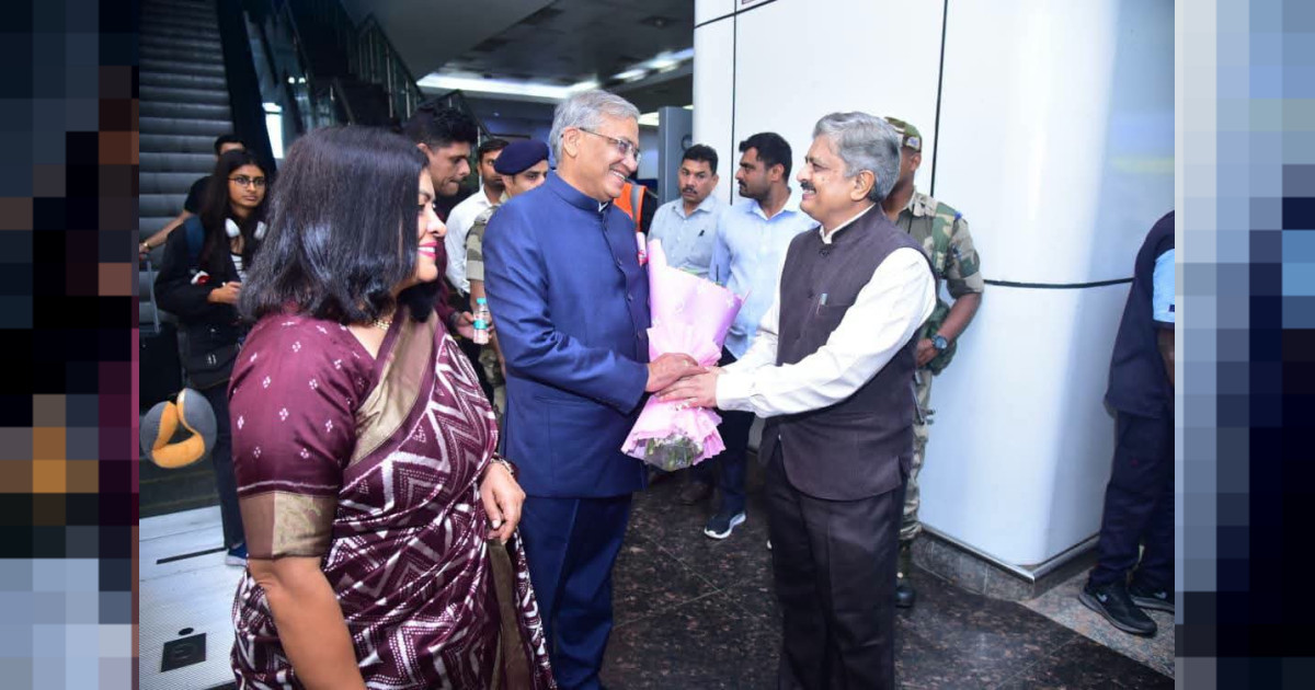 इंदौर पहुंचे भारत के मुख्य निर्वाचन आयुक्त एयरपोर्ट पर हुआ स्वागत  स्टाफ के उत्कृष्ट कार्य  की सराहना