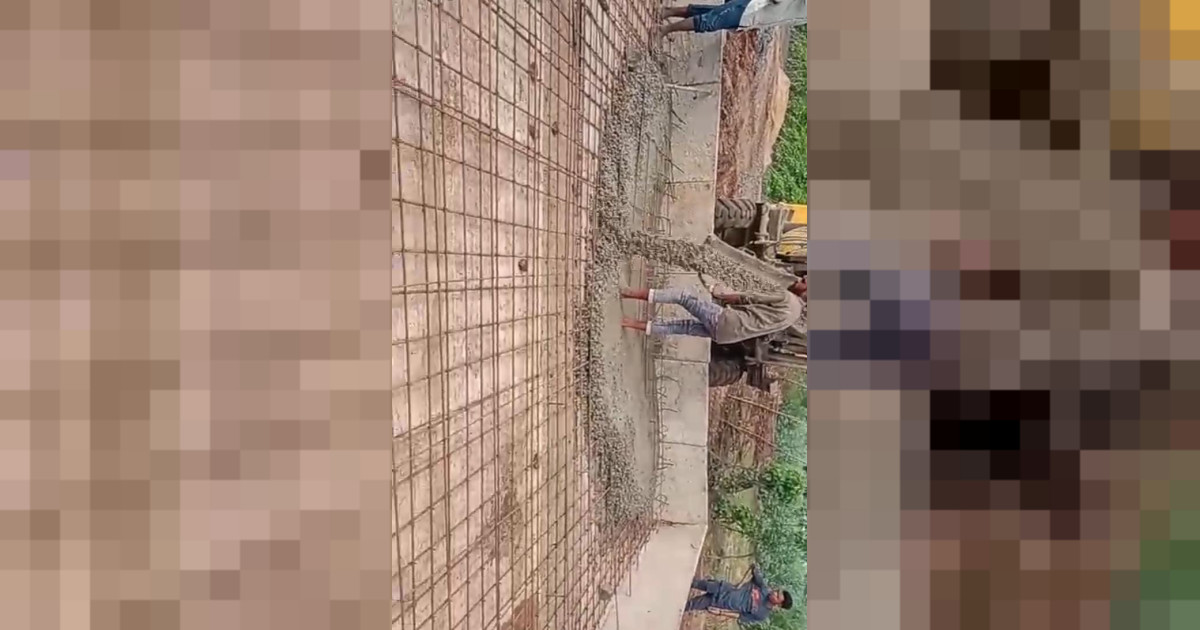 सरपंच-सचिव पर ठेकेदारी का आरोप, ग्रामीणों ने रोका काम