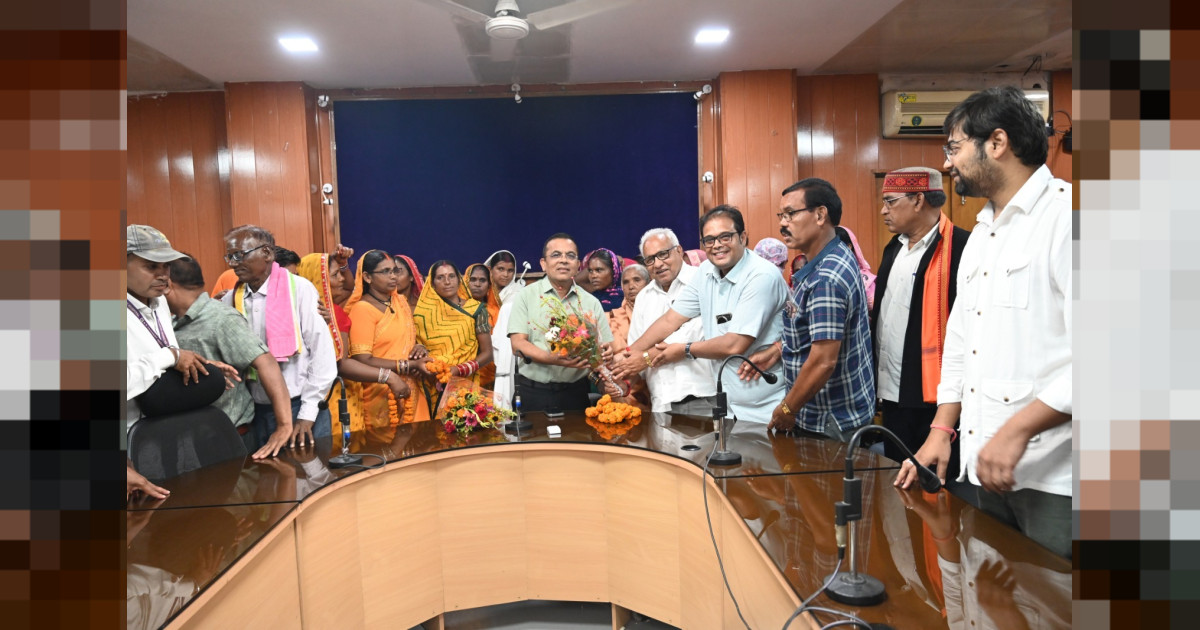 श्री लक्ष्मणेश्वर महादेव मंदिर ट्रस्ट के गठन पर कलेक्टर का आभार व्यक्त करने पहुंचे क्षेत्रवासी