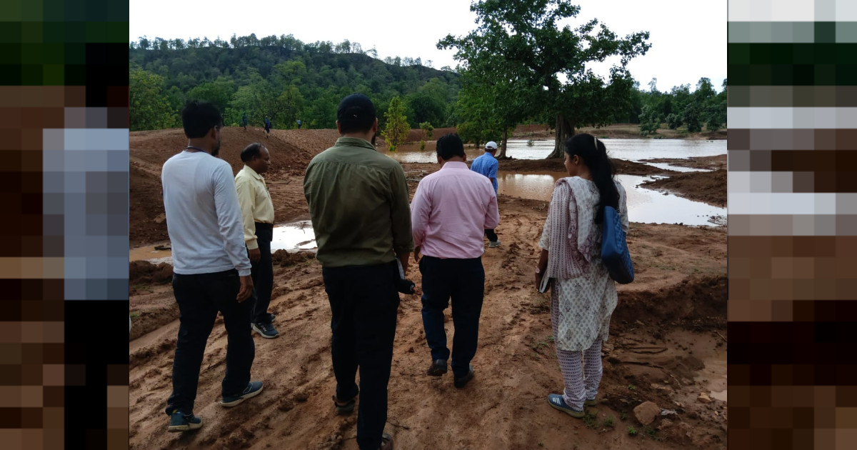 जिस आरोप पर गई सरपंची, उसी पर आयुक्त ने सचिव को किया दोष मुक्त