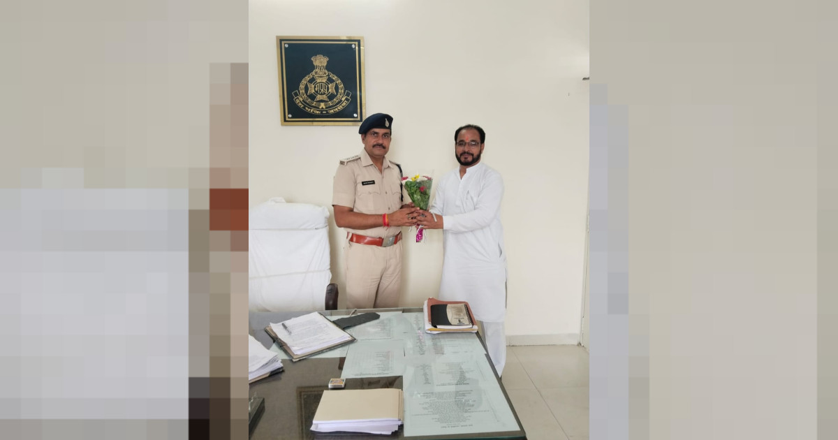 शहडोल संभाग के अध्यक्ष एवं मीडिया प्रभारी ने गुलदस्ता भेटकर बधाइया दी,