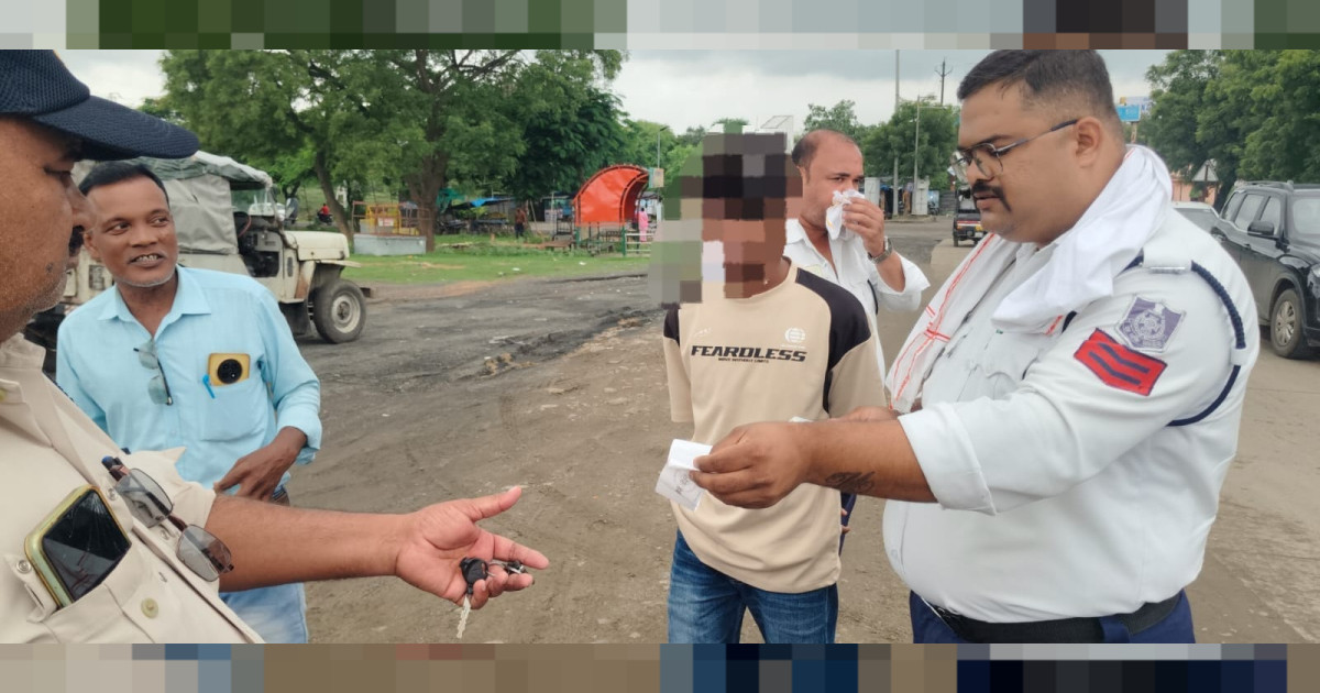 स्कूली वाहनों पर यातायात पुलिस का ‘ऑपरेशन सेफ्टी’
