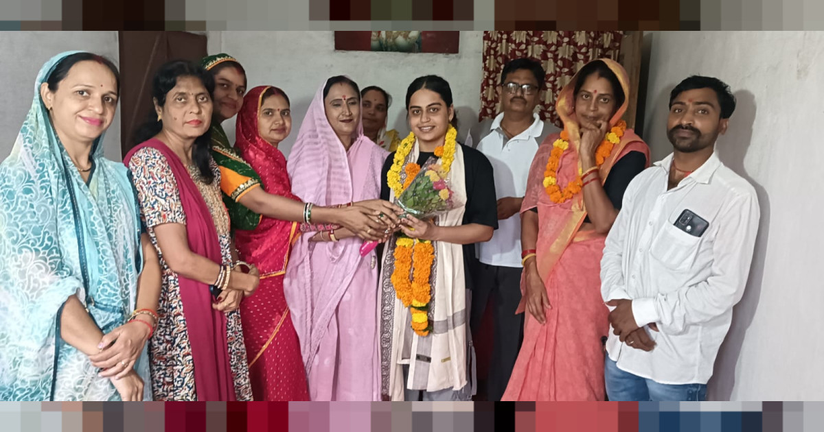 दीया-बाती बनाकर मां ने पाला, बेटी ने NEET क्रैक कर रच दिया इतिहास