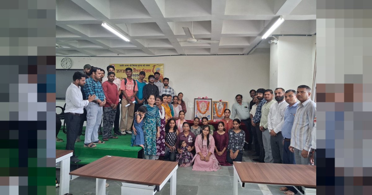 गुरू ज्ञान के साथ ही अपने षिष्यों में सकारात्मक ऊर्जा का संचार तथा सुसंस्कारित बनाते है