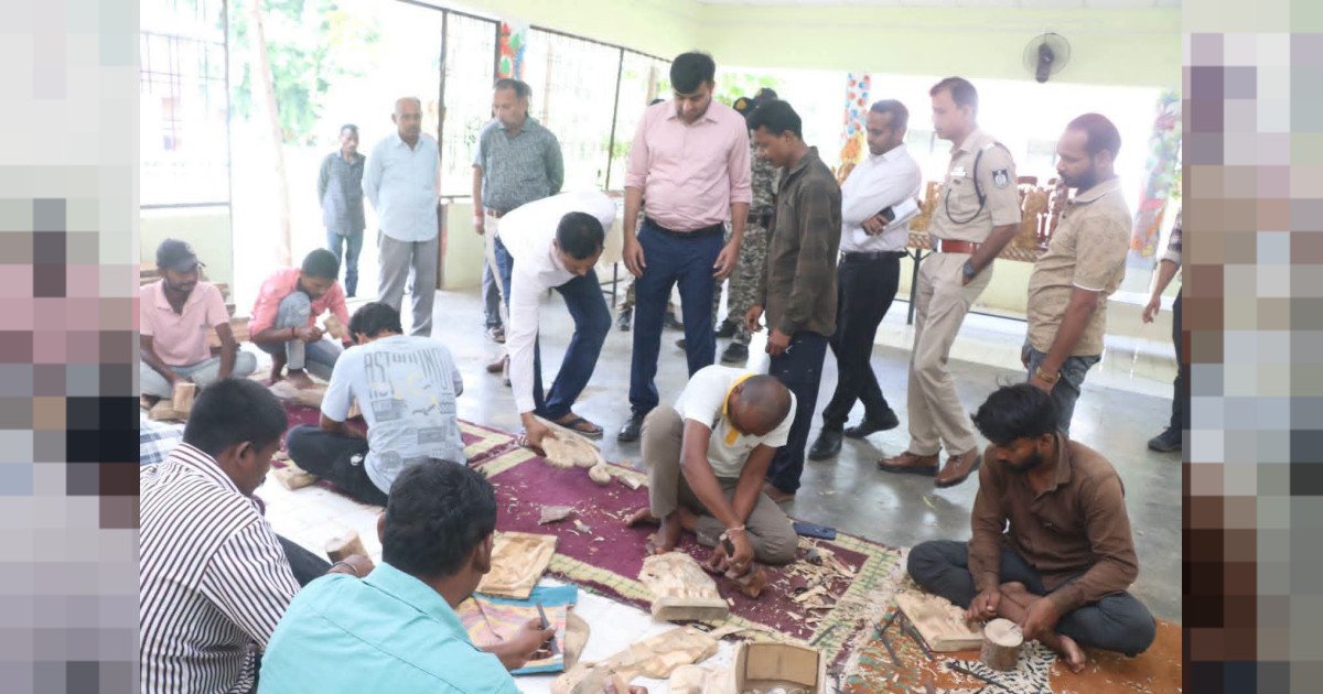 काष्ठ शिल्प उत्पादों के विक्रय हेतु मेले में स्टॉल लगाएं – कलेक्टर