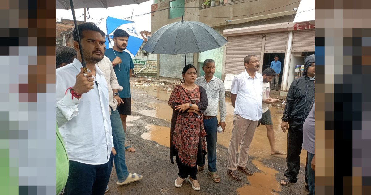मॉडल रोड के कार्य में तेजी लाने के निर्देश, सीएमओ ने किया मैदानी निरीक्षण